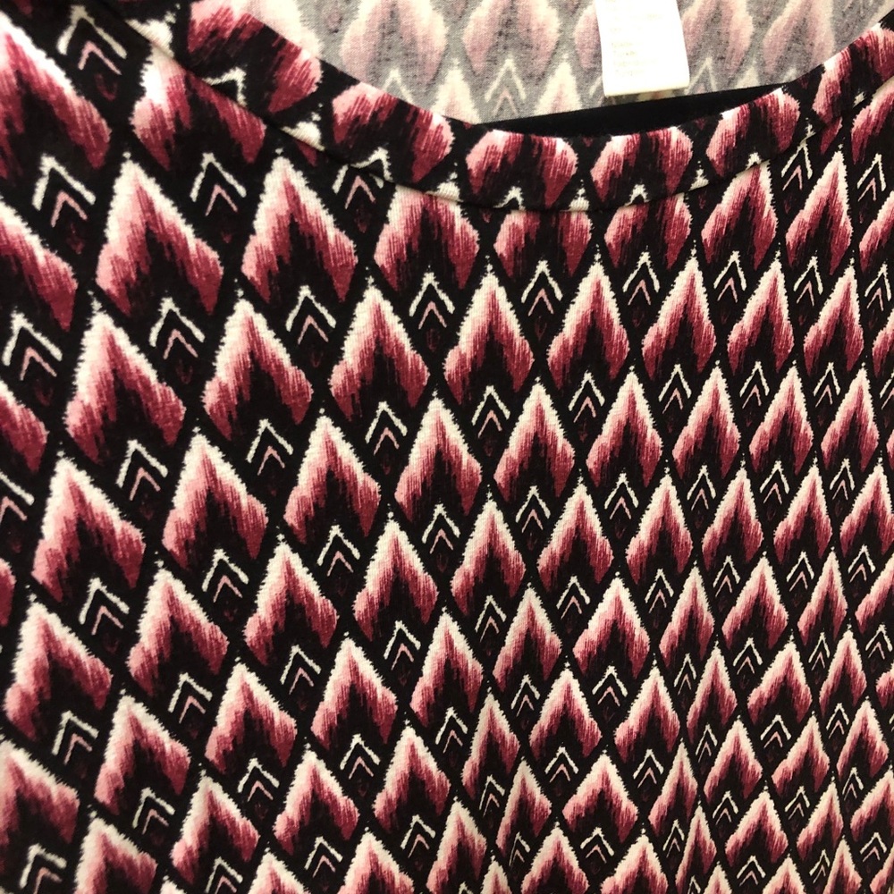 H&M pattern t-shirt! - Picture 4 of 4